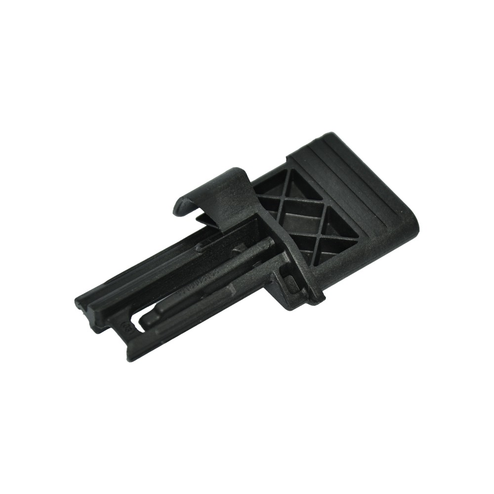 e9f99831-9f35-11ee-b219-9c6b001dd92e Фіксатор шторки багажника лівий 13431177 -